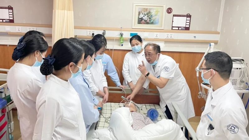 2025年医院护工陪护费用解析：揭秘费用构成与影响因素